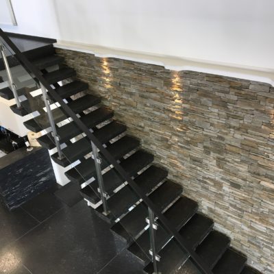 Holmtreppe Steel Grey Reptil Wiebe Naturstein Keramik Treppen Stufen Innentreppen