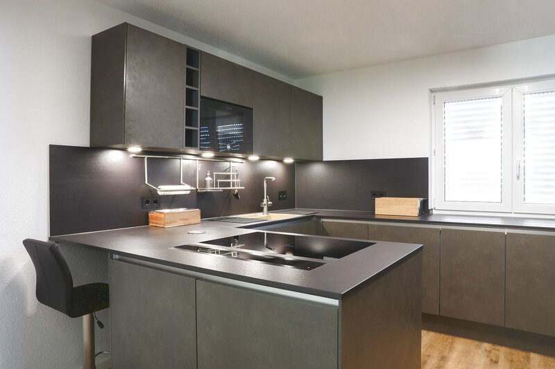 Dekton Sirius Kuechenarbeitsplatte Mit Rückwand Natursteinwerk Wiebe Kuechenplanung Kuechen Dekton Sirius Kuechenarbeitsplatte Mit Rückwand Natursteinwerk Wiebe Kuechenplanung Kuechen