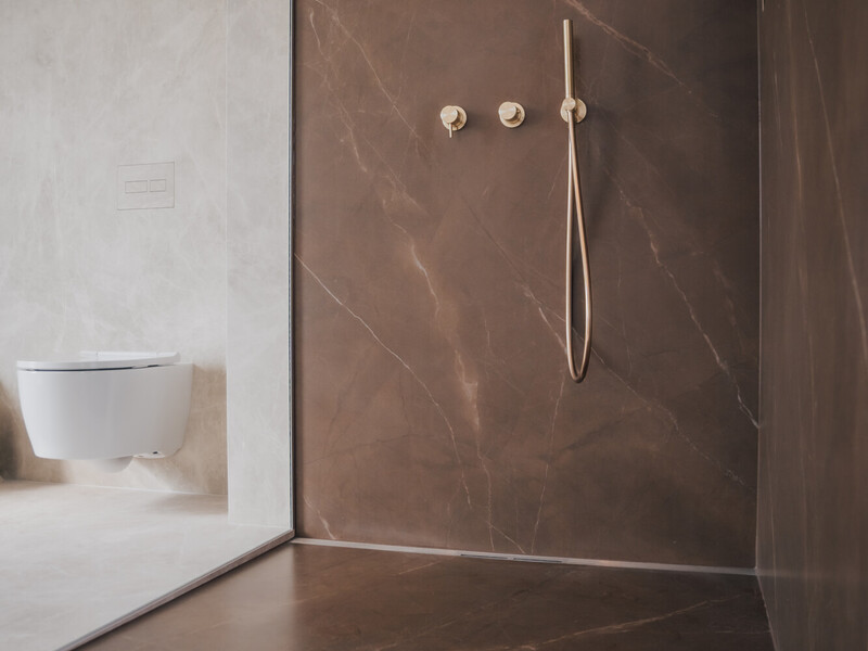 April 11, 2025 Natursteinkeramik Wiebe Duschrückwand Pulpis Und Diamond Cream Badezimmer