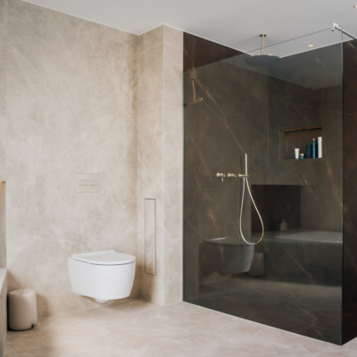 Großformat Keramik Platten Fugenloses Badezimmer Neolith Laminam Cream Beige.webp