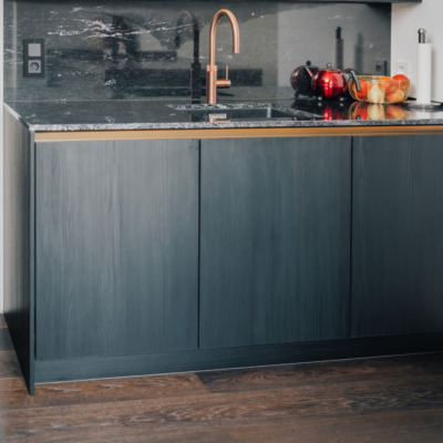 Arbeitsplatte Naturstein Kuechenrueckwand Kuechenarbeitsplatte Stein Spritzschutz Regal.webp