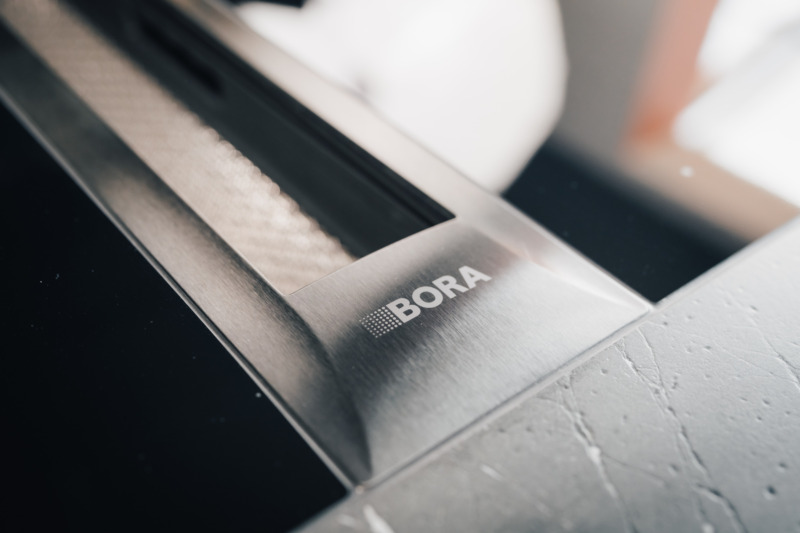 Flaechenbuendiges Kochfeld Bora Natustein Kuechenarbeitsplatte Infinity Brown.webp