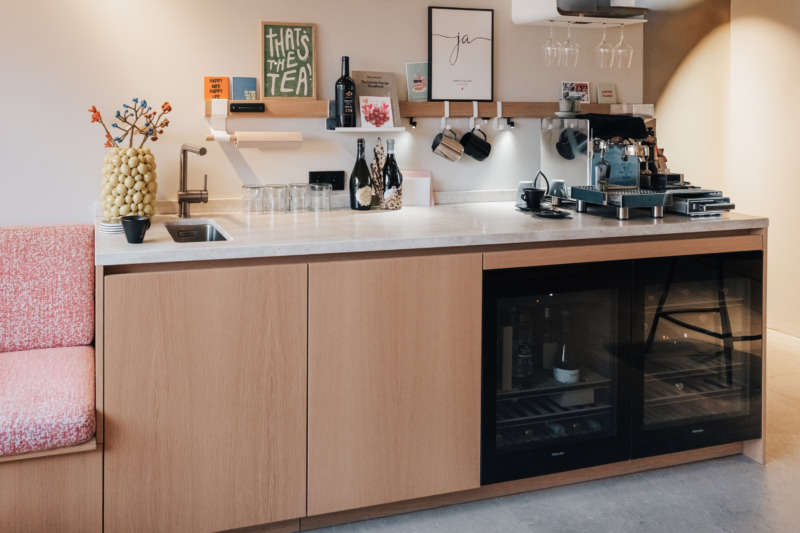 Kaffee Ecke Stein Taj Mahal Arbeitsplatte Naturstein Beige.webp Kaffee Ecke Stein Taj Mahal Arbeitsplatte Naturstein Beige.webp