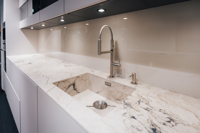 Kuechenarbeitsplatte Keramik Intergriertes Spuelbecken Spuele Keramik.webp Kuechenarbeitsplatte Keramik Intergriertes Spuelbecken Spuele Keramik.webp