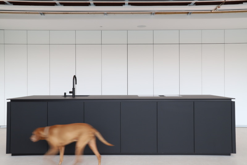 Kuecheninasel Schwarz Kuecehndesign Keramik Kuecehnarbeitsplatte (1)