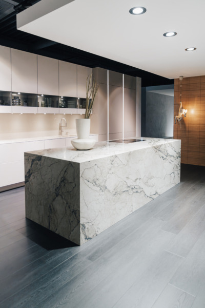 Kuecheninsel Fugenlos Arbeitsplatte Stein Keramik Neolith Beige.webp Kuecheninsel Fugenlos Arbeitsplatte Stein Keramik Neolith Beige.webp