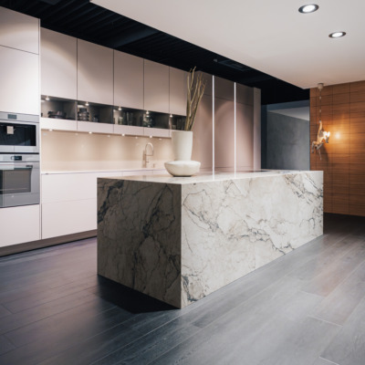 Kuecheninsel Fugenlos Keramik Neolith Colorado Dunes.webp