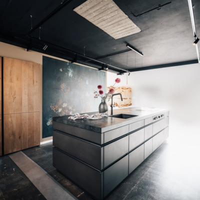 Kuecheninsel Naturstein Arbeitsplatte Stein Infinity Brown.webp