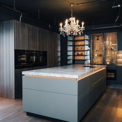 Kuecheninsel Stein Kuchenarbeitsplatte Naturstein Marmoriert Weiß Satiniert Calacatta.webp