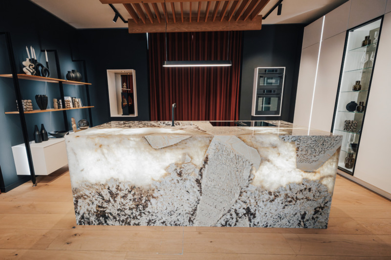 Kueheninsel Naturstein Patagonia Led Arbeitsplatte Massanfertigung.webp