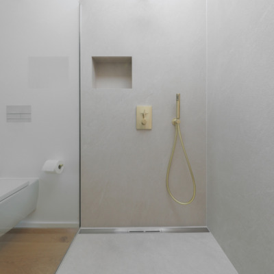 Walk In Dusche Keramik Duschrueckwand Shampooniesche Fugenlos Badezimmer.webp