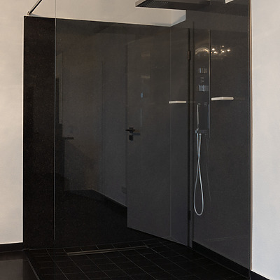 Naturstein Dusche Granit Fugenlos Duschverkleidung Schwarz.jpg
